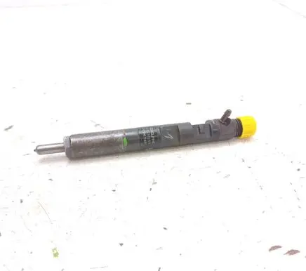 Nissan Note (E12) Fuel injector 28237259