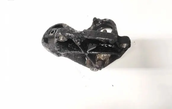 Peugeot 607 Engine mounting bracket
