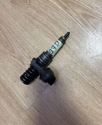 Volkswagen PASSAT B6 Fuel injector 038130073BQ 0414720312