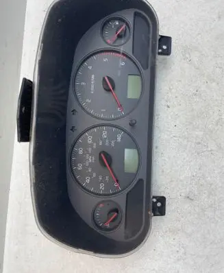 Speedometer (instrument cluster)