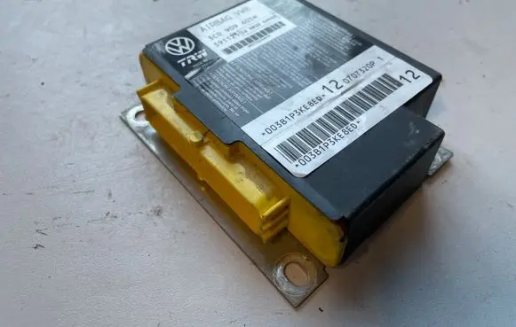 Volkswagen PASSAT B5 Airbag control unit/module 3C0909605M