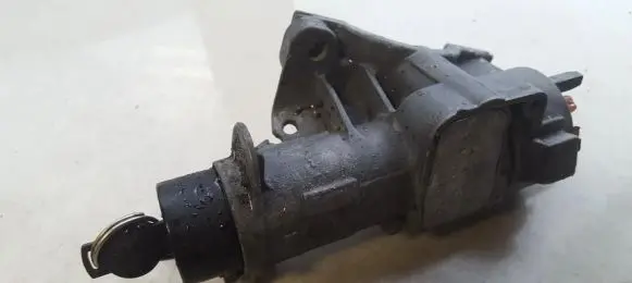 Volkswagen PASSAT B5.5 Ignition lock 4B0905851C