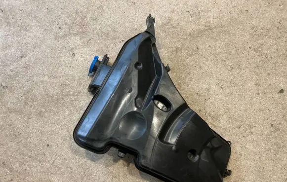 BMW M5 F90 Windshield washer fluid reservoir/tank 8071453