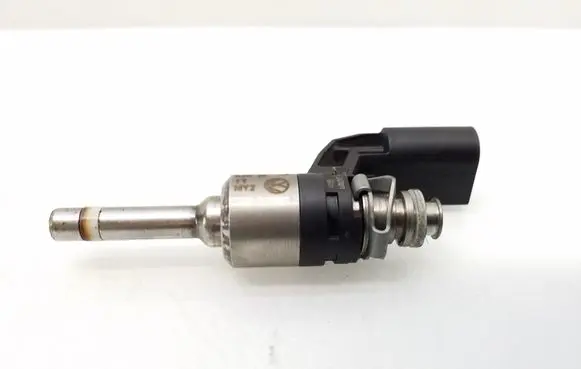 Volkswagen Golf VI Fuel injector 03C906036M