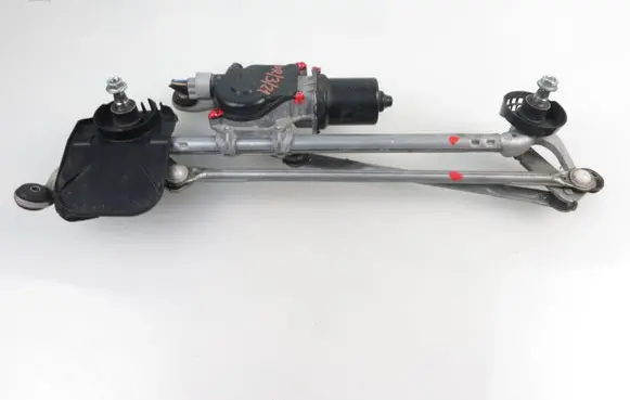 Infiniti Q50 Front wiper linkage 