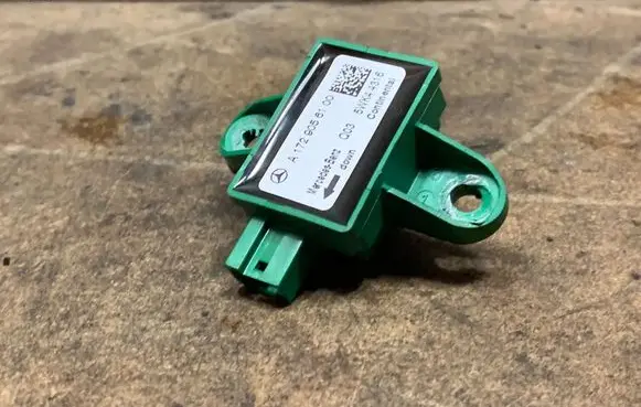 Mercedes-Benz SLK R172 Airbag deployment crash/impact sensor A1729056100