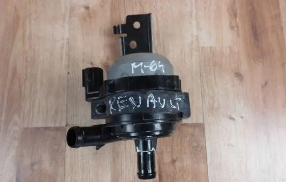 Nissan X-Trail T32 Water pump 215807FV0A