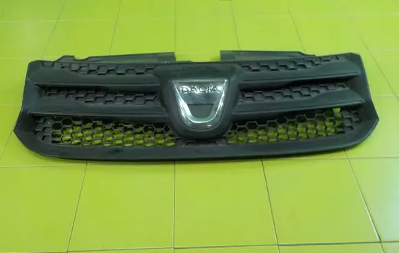 Dacia Sandero II Front bumper upper radiator grill 623103971R