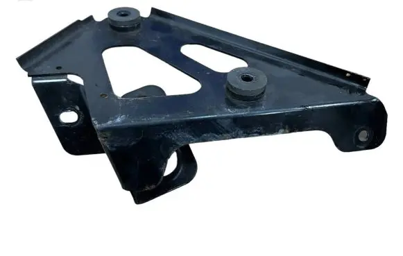 McLaren MP4 12c Intercooler pipe mounting bracket 00131694