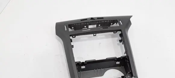 Opel Astra H Radio/GPS head unit trim 331985437