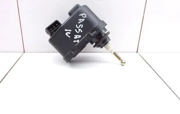 Volkswagen PASSAT B3 Headlight level adjustment motor 8A0941295 00437553