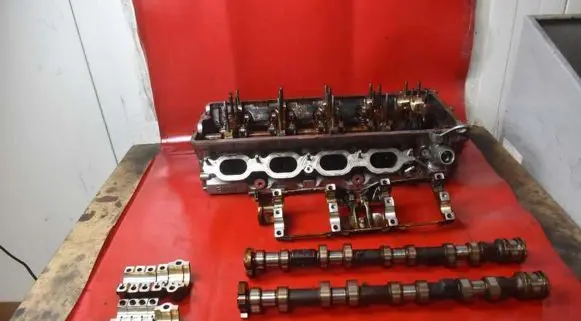 BMW 7 E38 Engine head 750640208