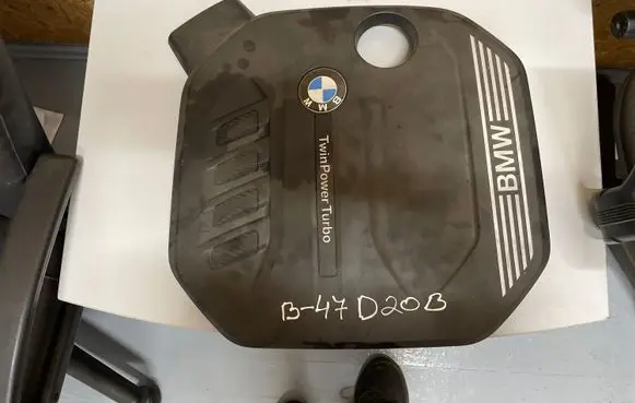 BMW 5 G30 G31 Engine cover (trim) 8579541