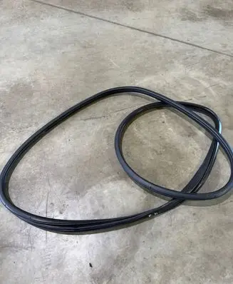 Trunk rubber seal (body)