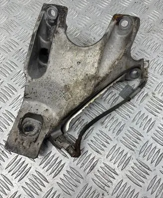 BMW 1 E81 E87 Engine mounting bracket 6770940 38074104