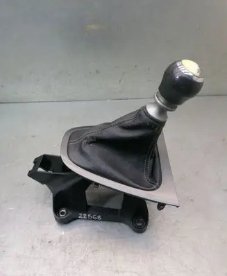 Toyota Auris 150 Gear shifter/selector 112102102
