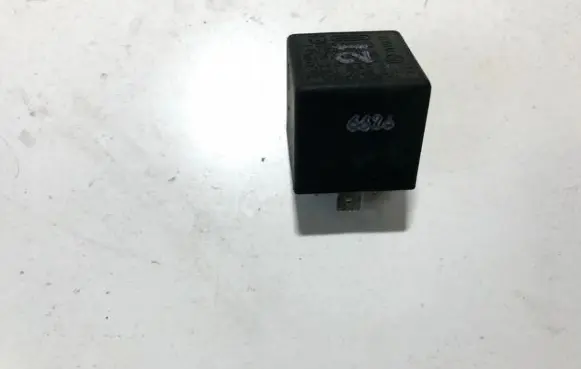 Volkswagen Golf III Other relay 111953227d 5wk1684