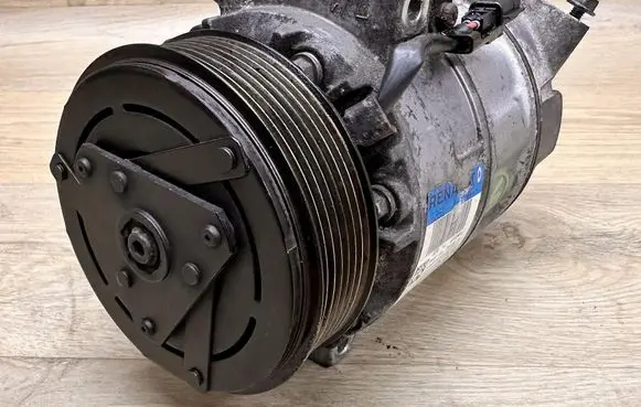 Renault Trafic III (X82) Air conditioning (A/C) compressor (pump) 926001732R