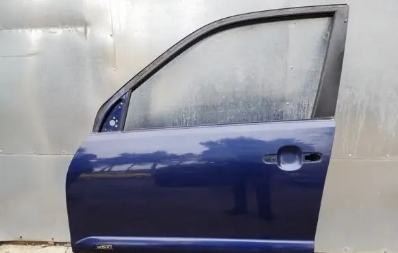 Suzuki Grand Vitara II Front door