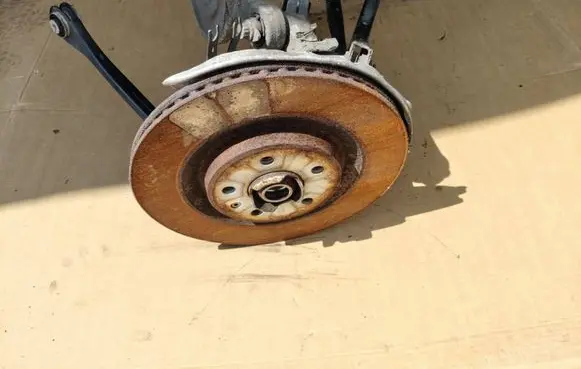Rear wheel hub