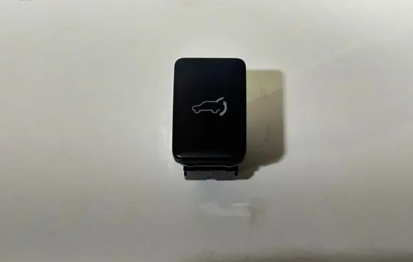 Mitsubishi Outlander Tailgate opening switch 