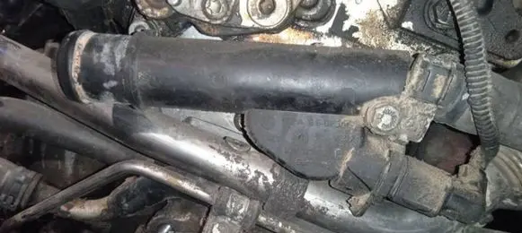 Volkswagen Touran I Engine coolant pipe/hose 038121132G