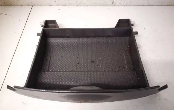 Glove box