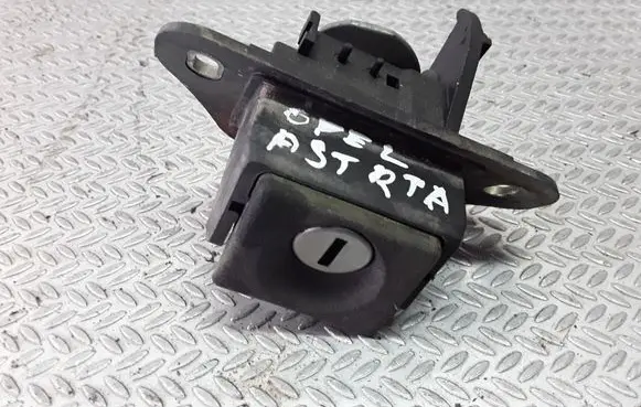 Opel Astra F Tailgate exterior lock 