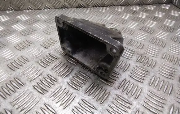 Lexus GS 300 350 430 450H Engine mounting bracket