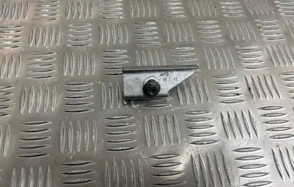 Battery bracket