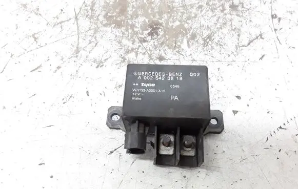 Mercedes-Benz E W211 Charging relay A0025423819