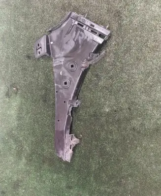 Audi Q7 4M Front bumper mounting bracket 4L0807284