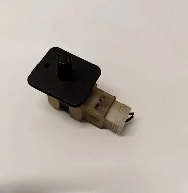 Mercedes-Benz C W203 Front door sensor 2028209410