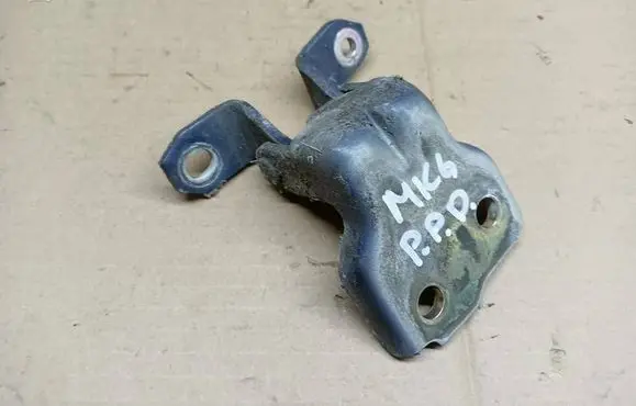 Suzuki Swift I Front door lower hinge 
