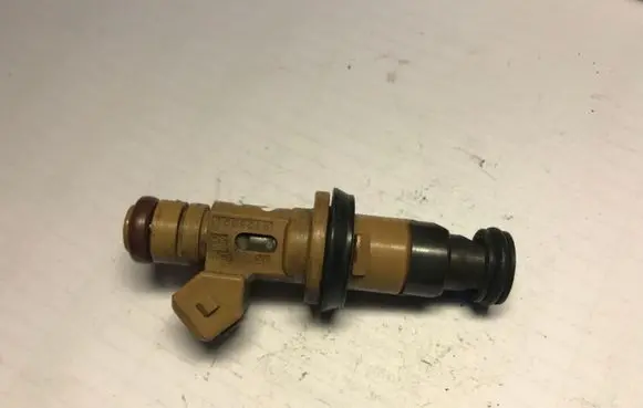 Volvo S80 Fuel injector 9125821