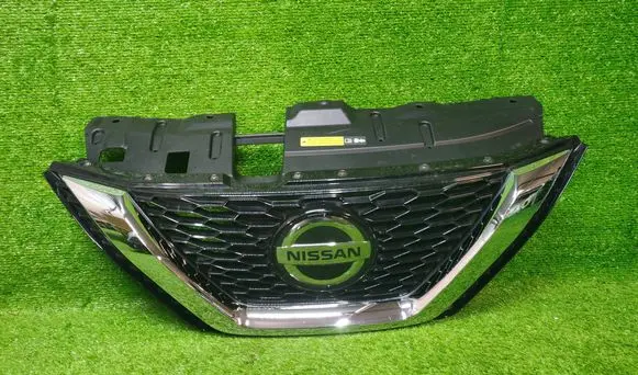 Nissan Qashqai Front bumper upper radiator grill 62398HV80A