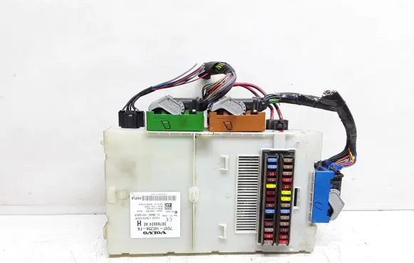 Volvo V70 Fuse module 30765624 30765624AE 7G9T14C256FA