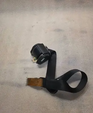 BMW 7 E38 Front seatbelt L12R000RADE