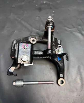 Toyota Hilux VIII Power steering pump mounting bracket 25E24B31 15E09B