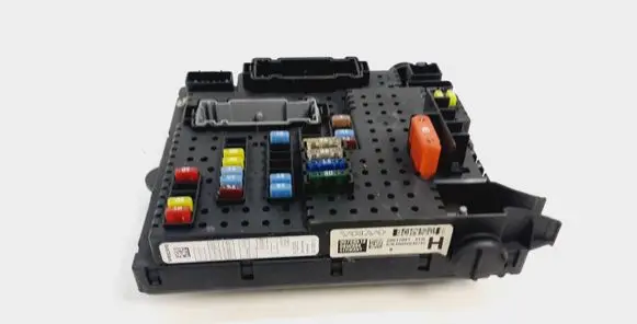Volvo XC90 Fuse module 30728512