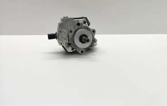 BMW 5 E60 E61 Fuel injection high pressure pump 7788678 0445010073 092373