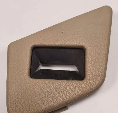 Volvo C70 Seat belt trim 8614060-4
