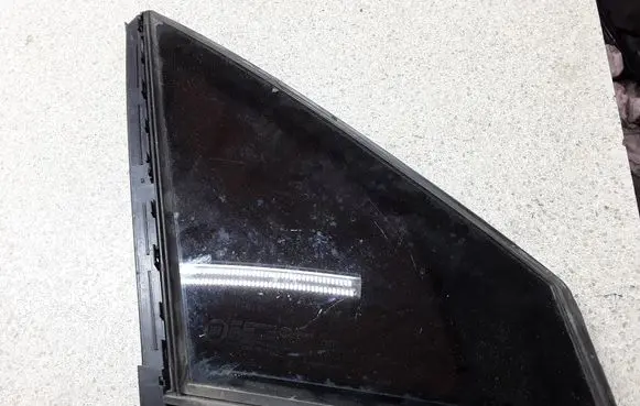 Rear vent window glass
