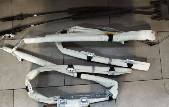 Volkswagen Golf VI Roof airbag 1K9880741E
