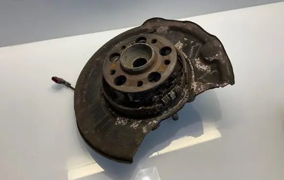 Mercedes-Benz E W211 Rear wheel hub A2113508308 2113508308