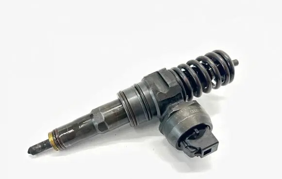 Volkswagen Golf V Fuel injector 038130073BN 0414720313