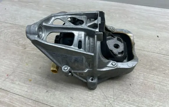 Porsche Cayenne (9Y0 9Y3) Engine mount bracket 4M0199371FL 23052019 PAB19937110