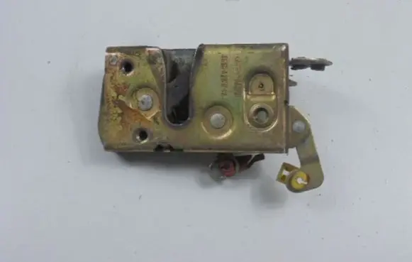 Ford Sierra Front door lock 86GBA21812BA