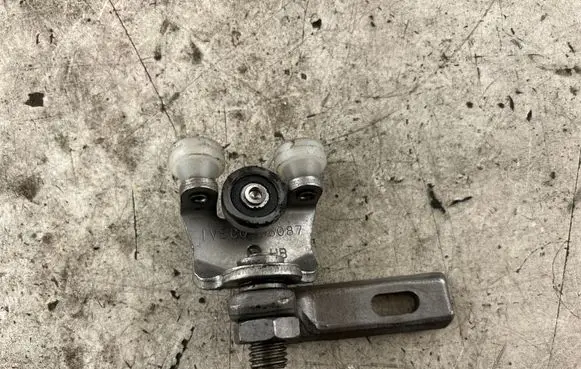 Iveco Daily 6th gen Sliding door upper roller guide/hinge 56087