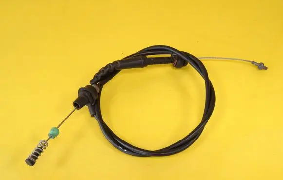 Volkswagen Golf III Throttle cable 1H0721555R